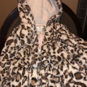 3T faux fur zipper leopard coat with hood.